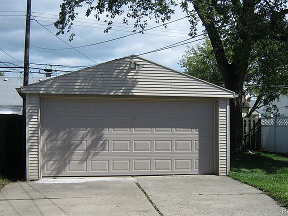 2nd image of 22034 Lambrecht Ave