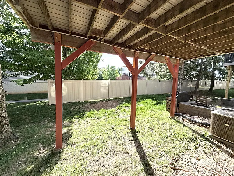 610 Brentwood Ct — Photo 54