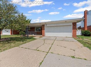 11447 Edwin Dr, Warren, MI 48093