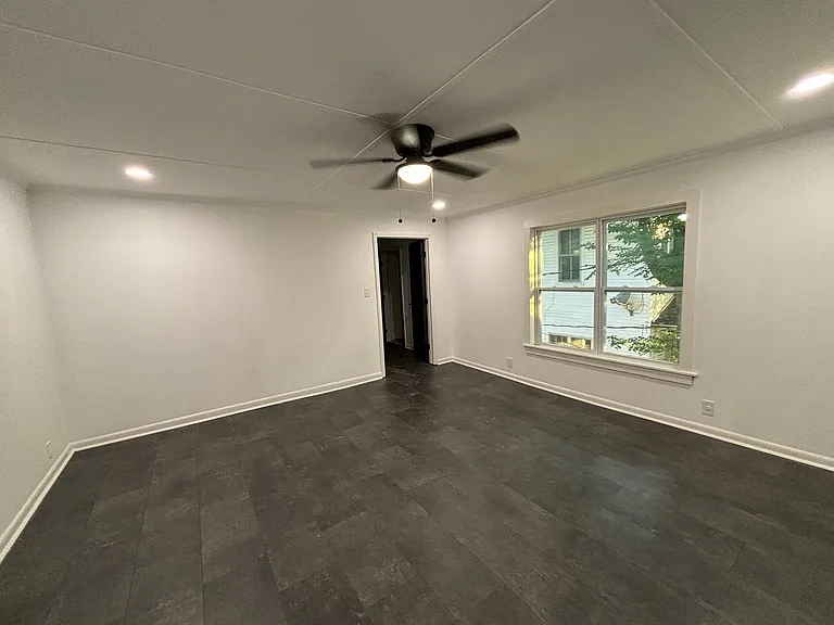818 Maple Ave SW #4 — Photo 5