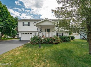23 Moon Dr, Albany, NY 12205