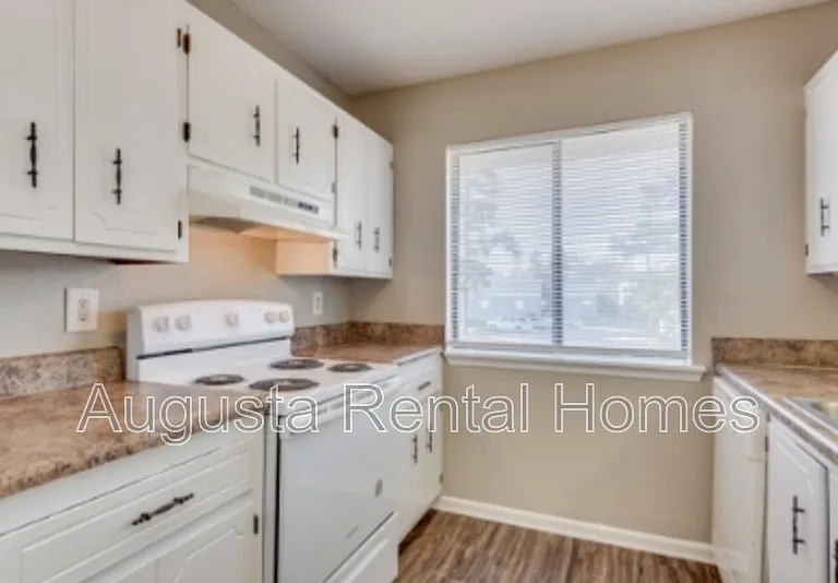 2449C Jennings Rd — Photo 8
