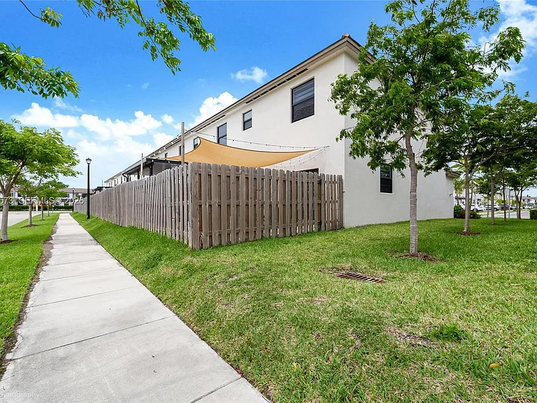 23105 SW 128th Pl #23105 — Photo 8