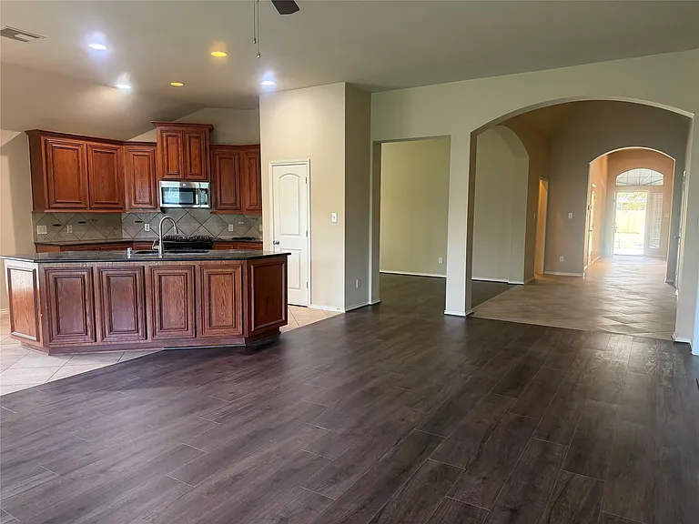 10919 Starling Creek Dr — Photo 3