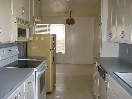 2nd image of 707 S Avenue N