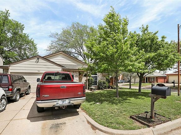 3rd image of 721 Swan Dr