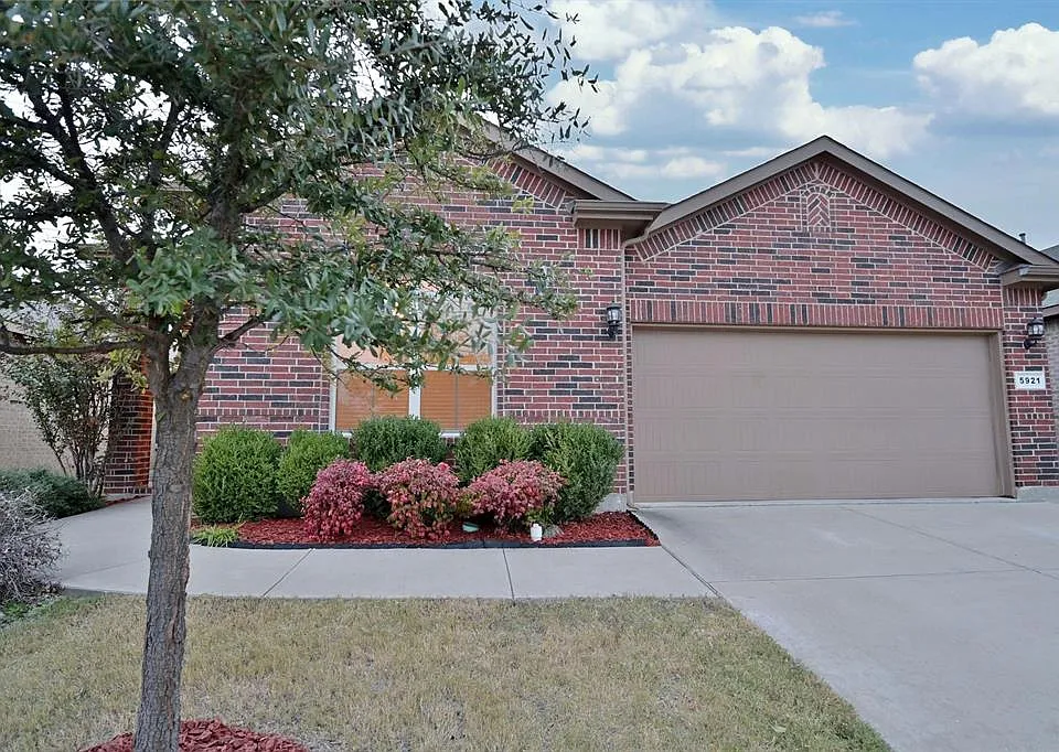 5921 Comanche Peak Dr