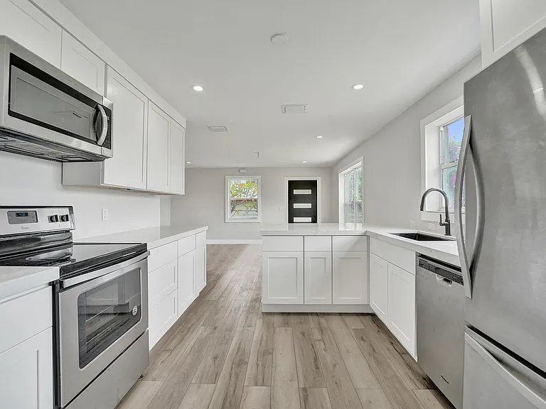 5601 SW 36th Ct — Photo 14