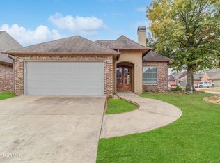 200 Cedar Grove Dr, Youngsville, LA 70592