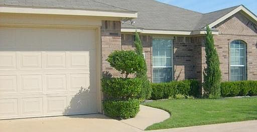 1st image of 809 Nandina Way APT 4