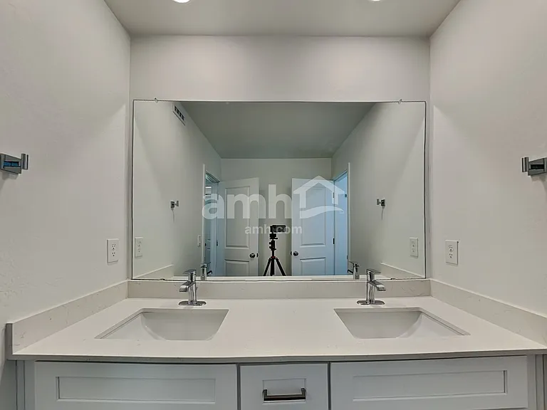 12611 W Flynn Ln — Photo 15