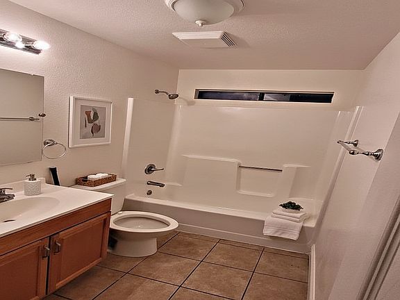 4th image of 8290 Macarthur Blvd APT D