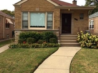 8940 S Paxton Ave, Chicago, IL 60617