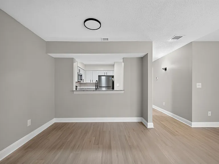Spring Branch Apartments — Photo 11