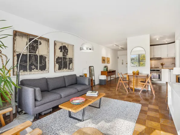 266 East Broadway image 6 of 10