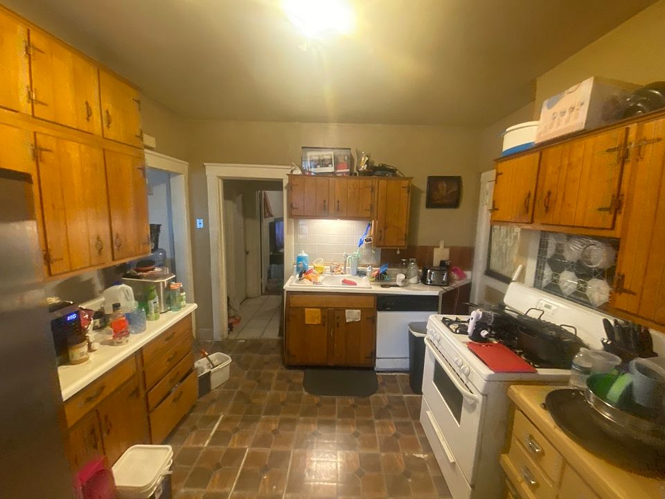 2nd image of 112 12th St