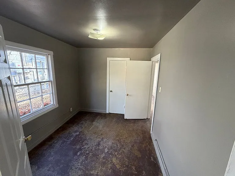 1838 Lyons St — Photo 5
