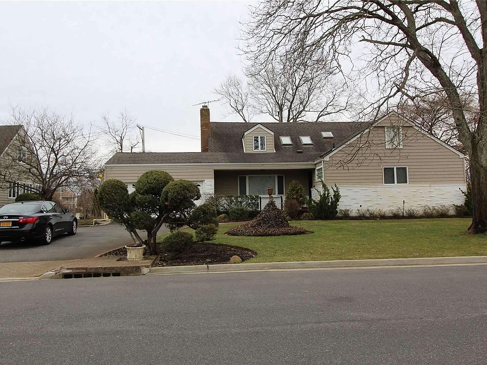 1st image of 168 Lakeside Drive S