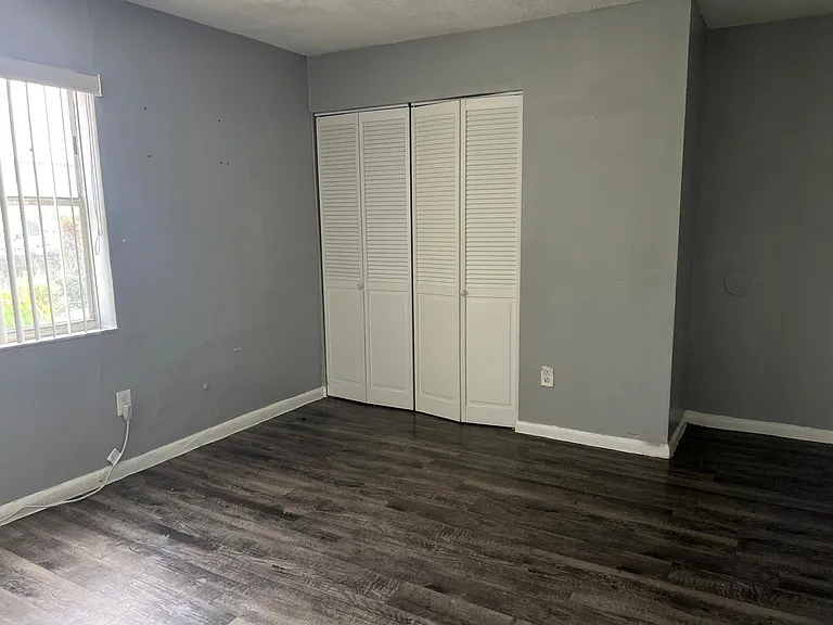 St George Apartments — Photo 37