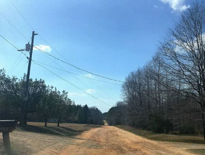 2nd image of 108 Rolling Hills Ln