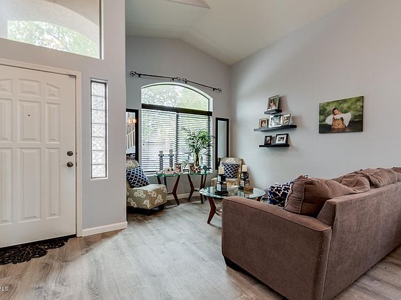 3rd image of 40372 W Thornberry Ln