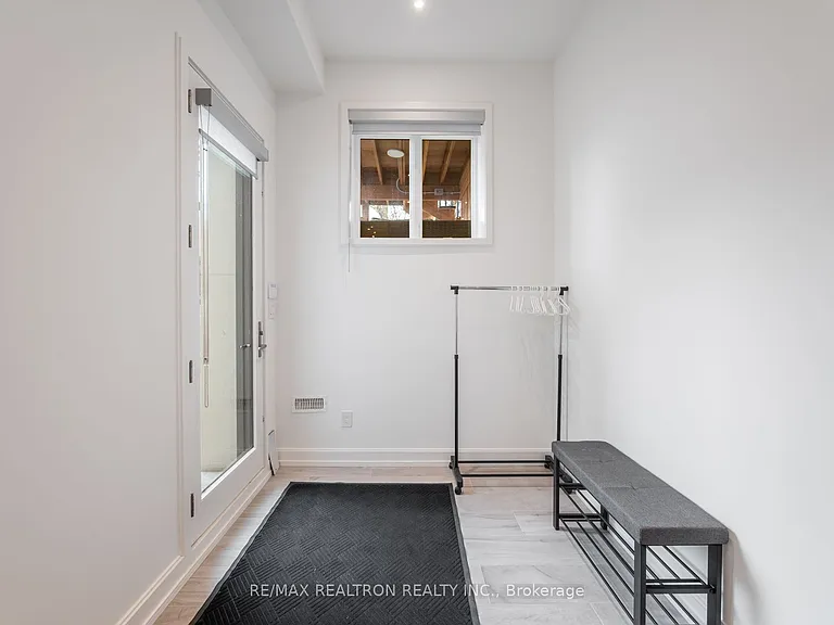 10 Katherine Rd #LOWER — Photo 9