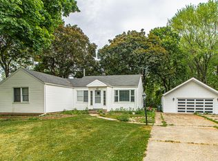 1661 N Hicks Rd, Palatine, IL 60074