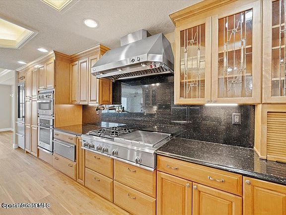 5th image of 1 Eighth Ave APT 1202