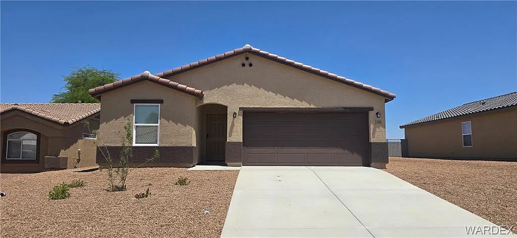 3 bed, 2.0 bath, 1470 sqft, $1,900 — Photo 1