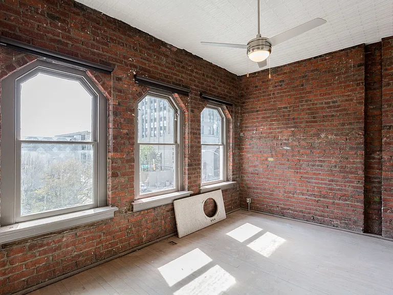 300 E Broad St #206 — Photo 5