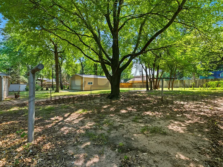 107 S Queen Ave — Photo 9
