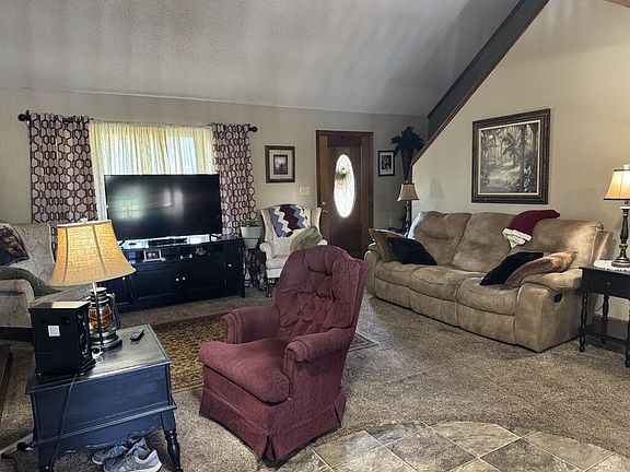 2nd image of 935 Oak Manor Rd