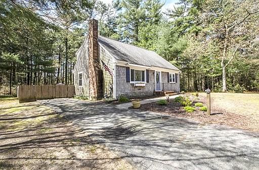 3rd image of 22 Windsor Dr