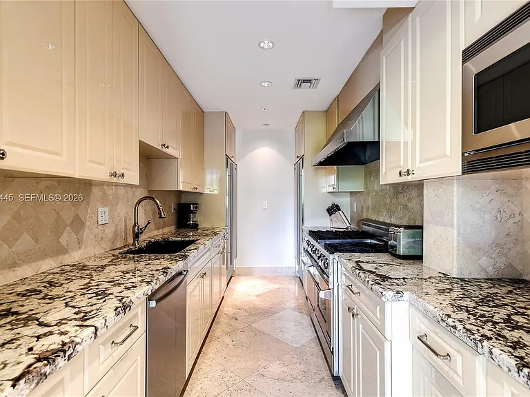 709 Idlewyld Dr — Photo 14