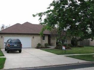712 Columbia Dr, New Lenox, IL 60451