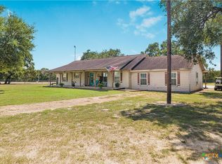 104 Deer Trail Ln, Goliad, TX 77963