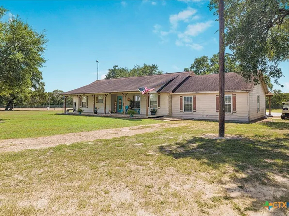 104 Deer Trail Ln, Goliad, TX 77963