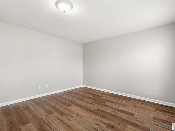 5th image of 1201 Baker Creek Dr