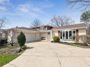 4014 Carousel Dr, Northbrook, IL