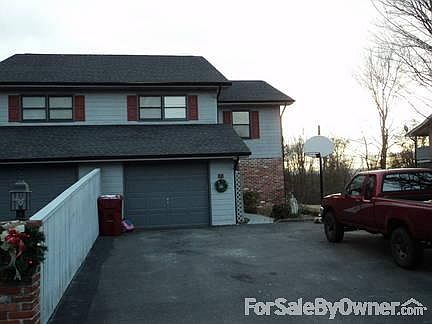 Garage and Driveway : One-car garage. No frost scraping! We have one car in...one car out.