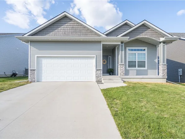 379 SE Hollow Ct, West Des Moines, IA 50265