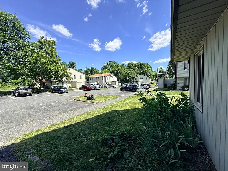 47 King Henry Cir #47 — Photo 32