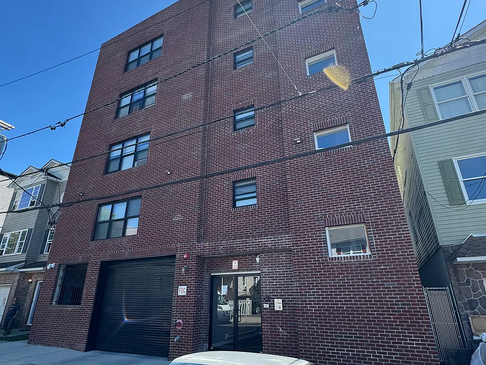198 Harrison St #2