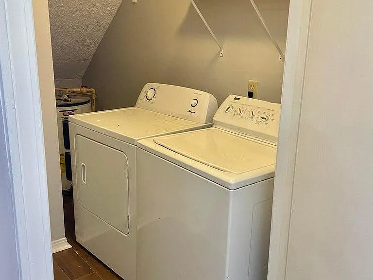 1185 Romaine Cir W — Photo 18