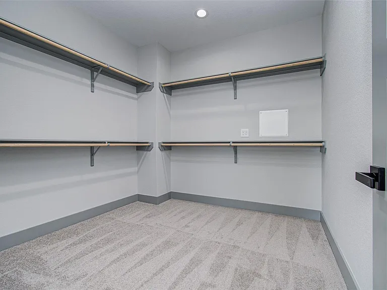 835 S Victory Dr — Photo 31