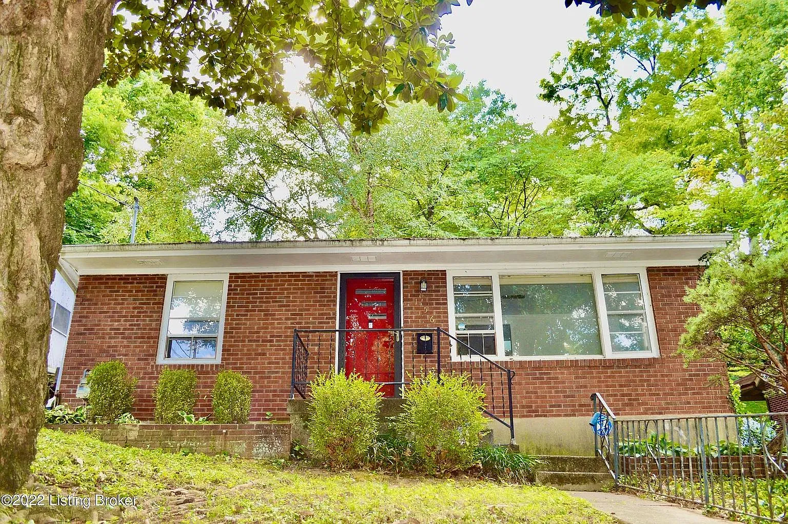 156 N Ewing Ave — Photo 3