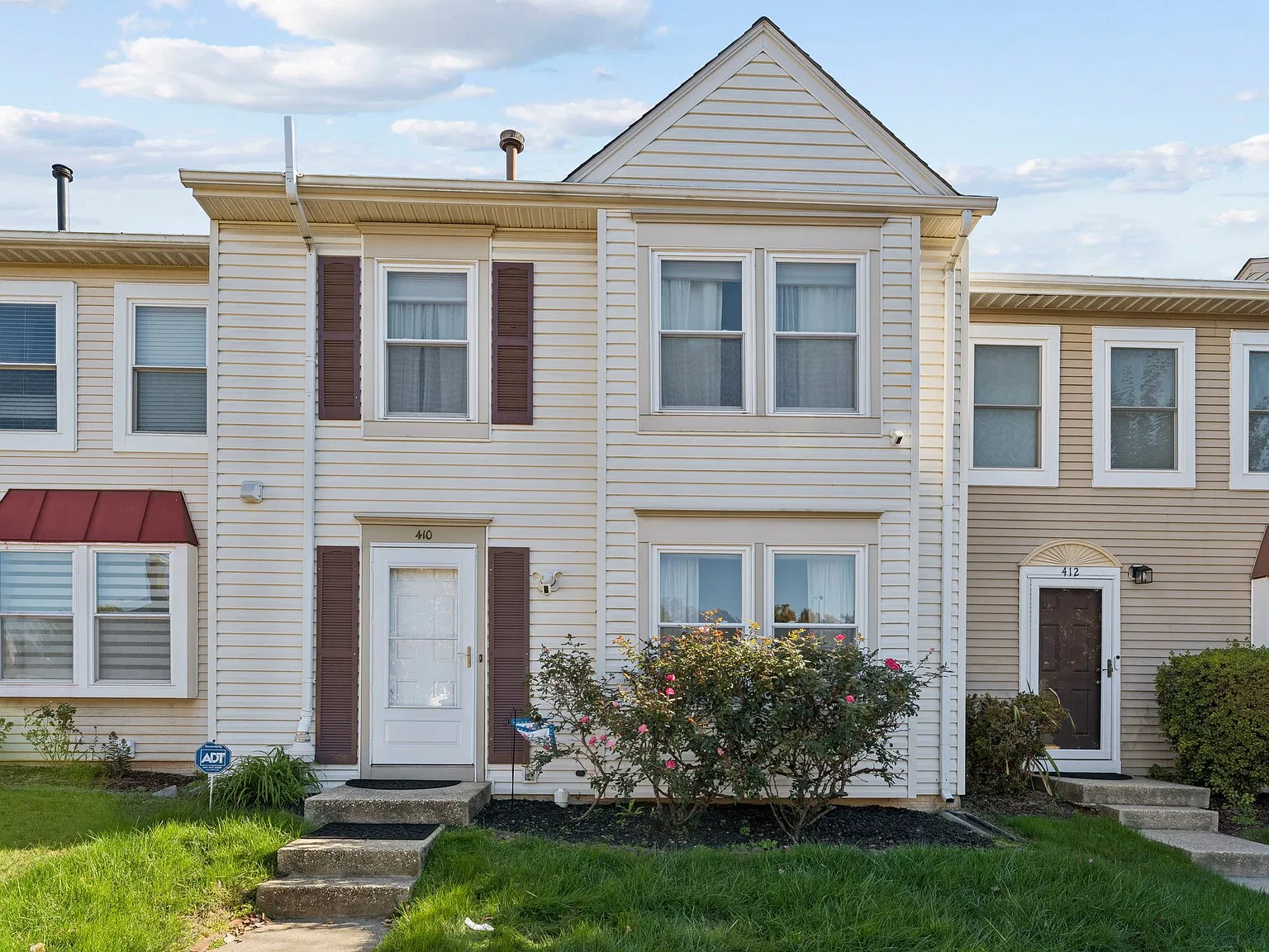 3 bed, 2.5 bath, 1714 sqft, $3,000 — Photo 1