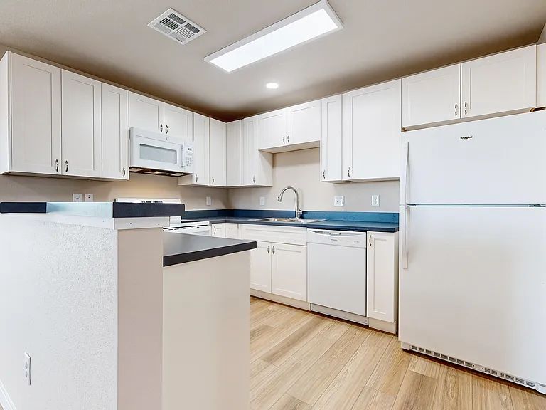 1027 Eagle Dr — Photo 5