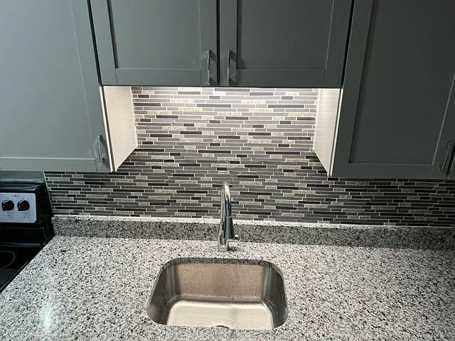 572 Essex St #4D — Photo 2