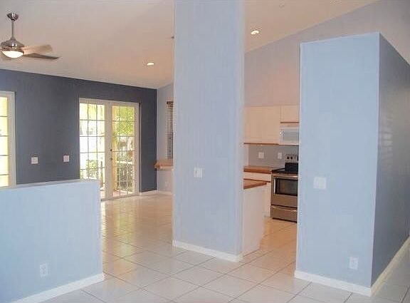 3rd image of 727 Sand Creek Cir